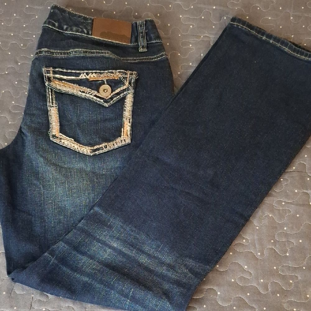 Maurices Dark Blue Denim Jeans with Unique Pocket Design size 9/10